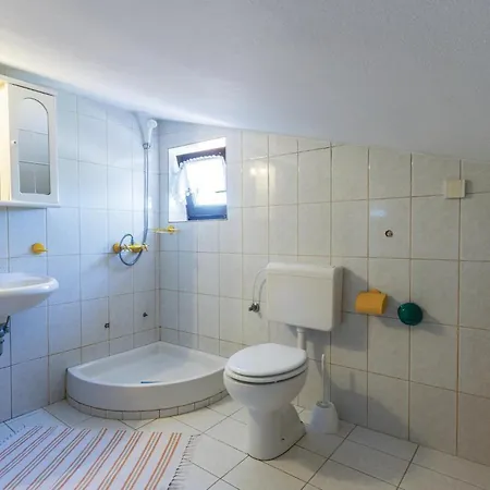 דירה 1 Bedroom Lovely In פולה