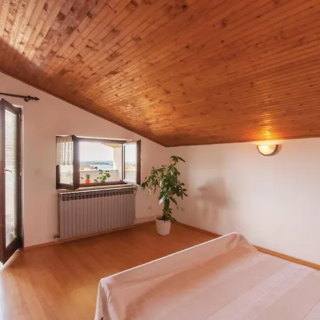 1 Bedroom Lovely In * פולה