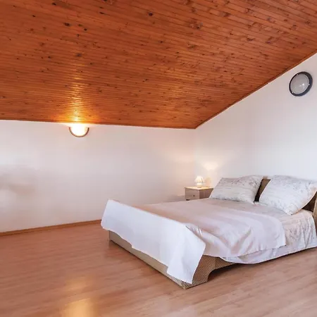 1 Bedroom Lovely In דירה *