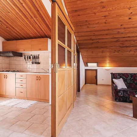 דירה 1 Bedroom Lovely In פולה