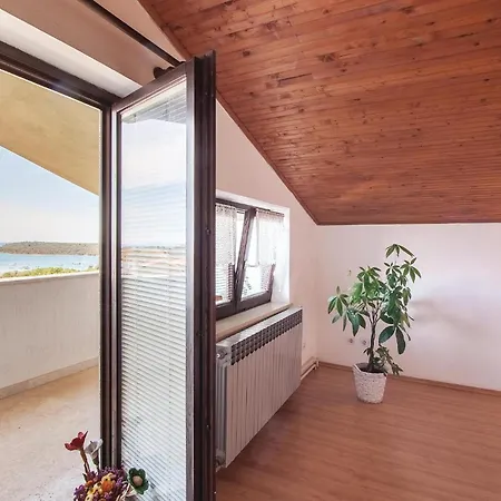 דירה 1 Bedroom Lovely In פולה